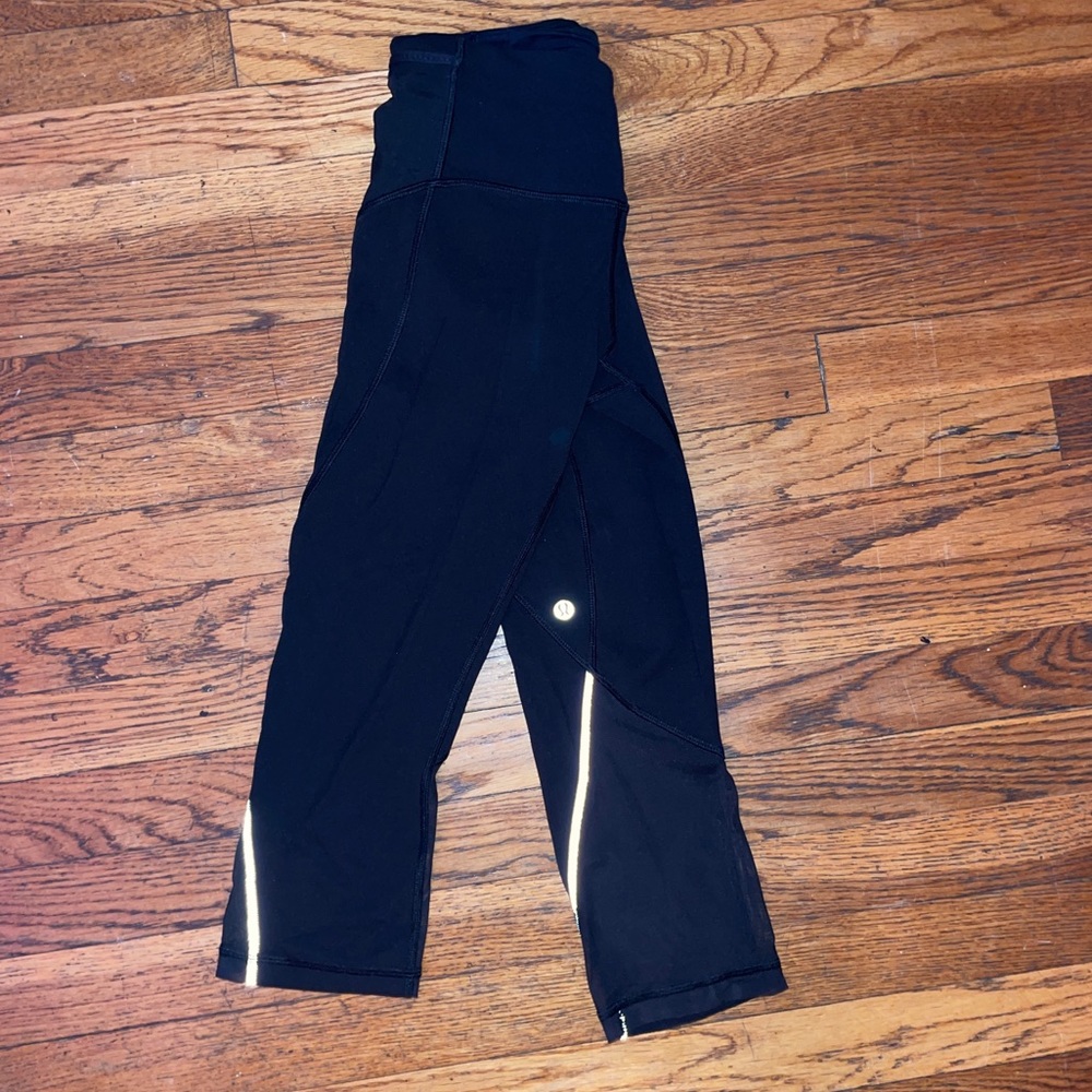 Lululemon Black Cropped Legging with Mesh